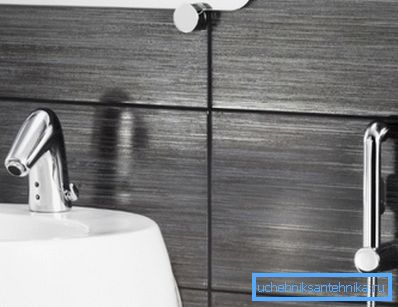 Utomhus hygienisk dusch med kontaktlös mixer - ett nytt ord i sanitära konstruktioner