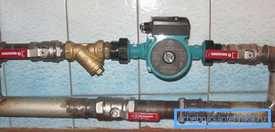 Pumpen är installerad på returlinjen. Pumpen är installerad på returlinjen.