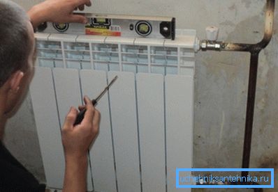 Väggmonterat bimetall batteri