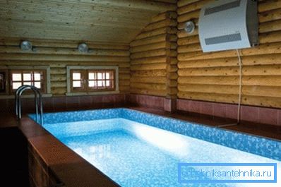 Väggmonterad luft torktumlare i privat pool.