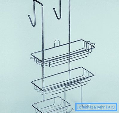 Hinged system omfattar inte bara hyllor, men också hängare.