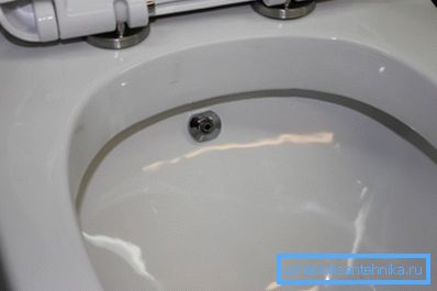 Vissa produkter av denna typ ger omedelbart det inbyggda bidet, vilket utbreder deras funktioner kraftigt.