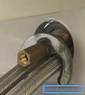 Bottenklämma för kran