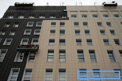 Nya hus är byggda med fasadernas obligatoriska väderförändring. Nya hus är byggda med fasadernas obligatoriska väderförändring.