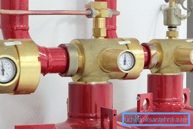 Uppvärmning av huset med flaska gas med en mängd olika bärare, som alla har sin egen växellåda