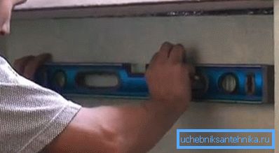 Innan du monterar parentesen måste du markera rätt.
