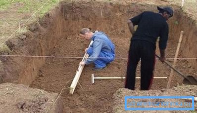 Innan du installerar enheten, gräva en lämplig grop.