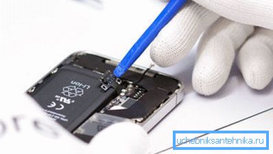 Det första är en fullständig demontering av telefonen