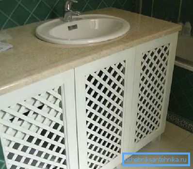 Wicker hemlagad nattduksbord. Wicker hemlagad nattduksbord.