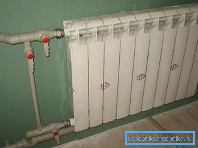 Anslutande radiator med bypass