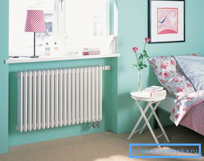 En smakfull radiator kommer organiskt att komplettera interiören.
