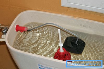 Floaten kan spricka och sedan börjar den sjunka i vatten, och justering av vattennivån i tanken kommer att drabbas av.