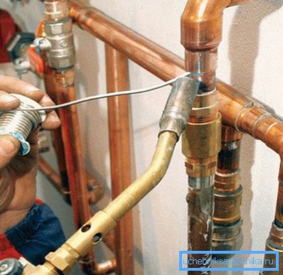 Konsekvenserna av felaktig installation kommer att vara reparation av kopparrör. Konsekvenserna av felaktig installation kommer att vara reparation av kopparrör.