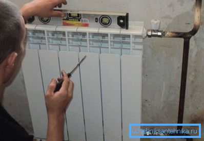Batteripositionering av vattennivån Batteripositionering av vattennivån