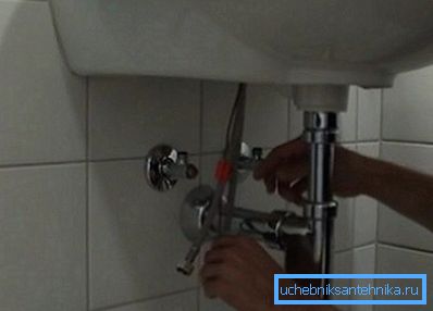 Enheten är ansluten såväl som en vanlig kran. Enheten är ansluten såväl som en vanlig kran.