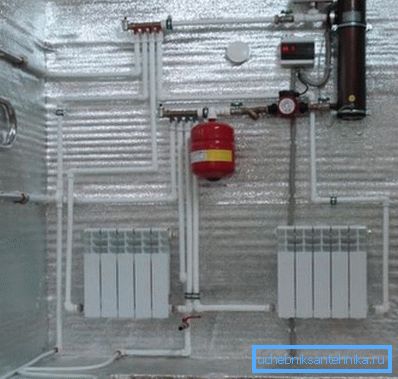 Ett exempel på ett system installerat i ett ljudisolerat rum.