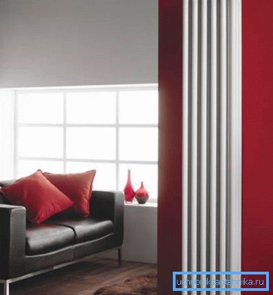 Ett exempel på en modern design med en smal radiator.