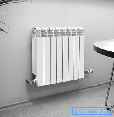 Ett exempel på hur bottenmonterade bimetalliska radiatorer kan installeras.