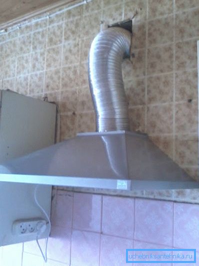 Exempel på att avlägsna röret till ventilationsaxeln