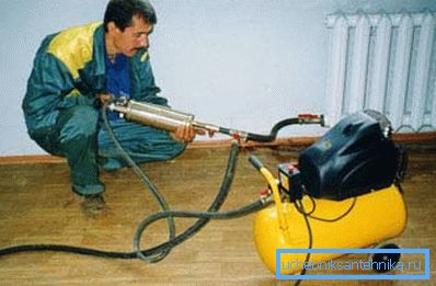 Spola batteriet med en speciell pump Spola batteriet med en speciell pump