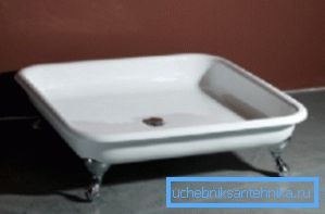 Den enklaste gjutjärnsprodukten är vanligtvis gjuten med ben och pelare, även om det finns undantag.