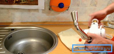 Installationsprocessen för sådana produkter är praktiskt taget inte annorlunda än installationen av en vanlig mixer, men det kräver att vissa regler följs