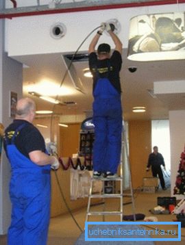 Anställda av specialiserade företag kommer att göra sitt jobb snabbt och effektivt.