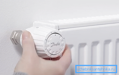 Radiatorvinkelventil 1 2 reglerar med termohuvud Radiatorvinkelventil 1 2 reglerar med termohuvud