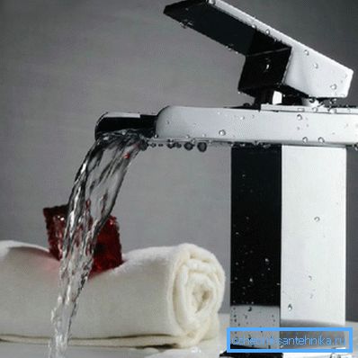 Sink med hävarm typ mixer.