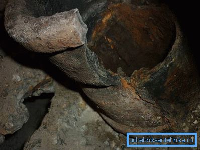 2756 Splinterat gjutjärnspip