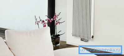 Placeringen av uppvärmning av radiatorer i ett privat hus beror på den speciella layouten och arkitekturen. Placeringen av uppvärmning av radiatorer i ett privat hus beror på den speciella layouten och arkitekturen.