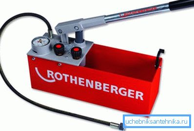 Handverktyg för hydraulisk rörtestning.