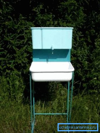 Garden tvättställ på en metallram. Garden tvättställ på en metallram.