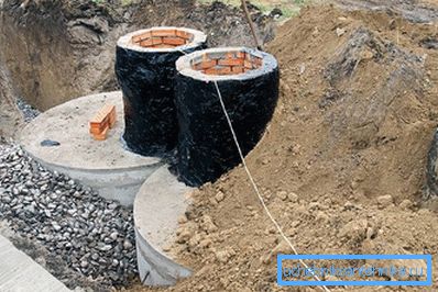 Självtillverkade septiktank av betongringar