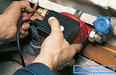 Det enklaste alternativet är en individuell pump, den är installerad direkt bakom inloppskranen
