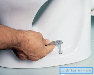 VVS-bult med plastplast och dekorativt lock.