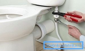 Montering av toaletten cistern - anslutning Montering av toaletten cistern - anslutning
