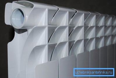 Sektionsbimetallisk radiator.