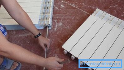 Vi monterar produkten före installationen.