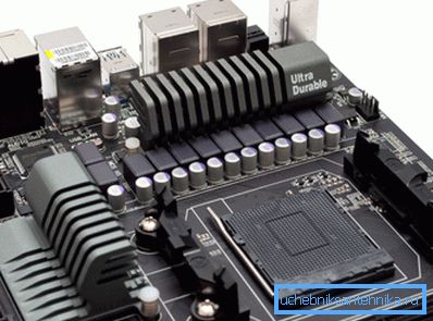 Ett modernt moderkort med chipset och transistorkylare. Ett modernt moderkort med chipset och transistorkylare.