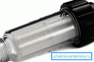 Särskilt filter sätts in direkt framför ingången till minisinken Särskilt filter sätts in direkt framför ingången till minisinken