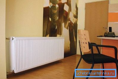 Stålpanel radiator i inredningen