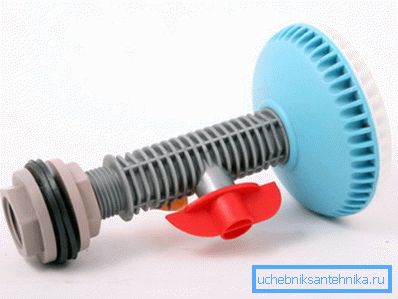 Standard vattenburk för dachaduschen.