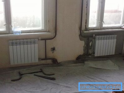 Risers och liner. Varje radiator är utrustad med en bygel mellan linjerna, så att stigaren kan arbeta vid vilken som helst position av gasreglaget i matningen.