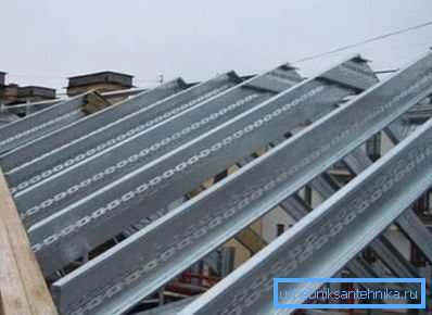 Rafters från ett profilrör för en industribyggnad Rafters från ett profilrör för en industribyggnad