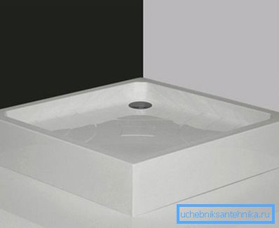 Helgjuten självbärande pall
