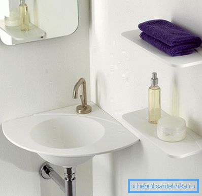 Den minimalistiska hörnhinken är den perfekta lösningen för att spara utrymme. Den minimalistiska hörnhinken är den perfekta lösningen för att spara utrymme.