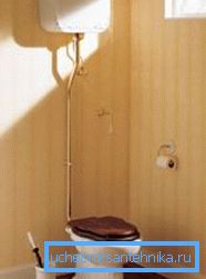 Installerad toalett med hängande system