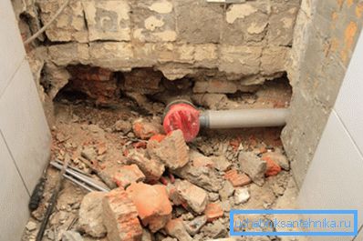 Installerad plast tee. Installerad plast tee.