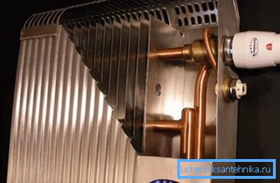 Anordningen är en koppar-aluminium radiator Anordningen är en koppar-aluminium radiator